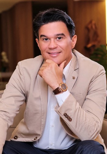 Dr. Davi Pontes — Cirurgião Plástico